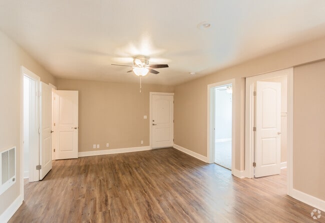 2BR 1.5BA -650 SF