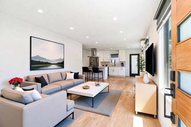10418 Regent St