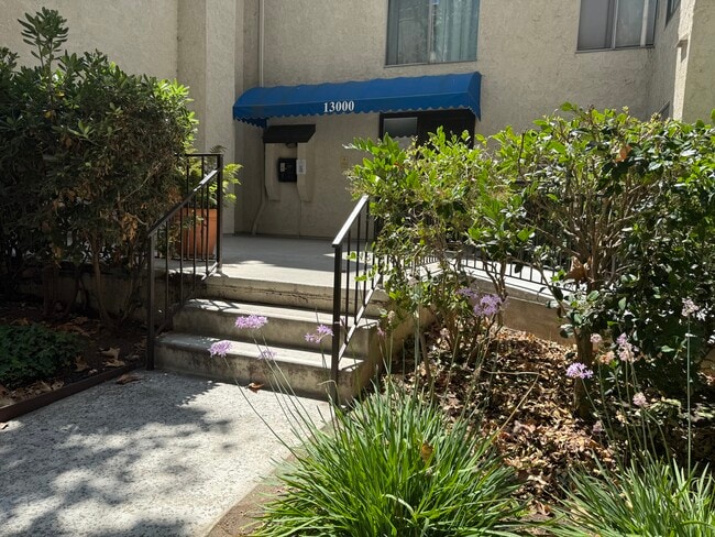 Building Photo - 13209 Summertime Ln Unit 13209 Summertime Ln Rental