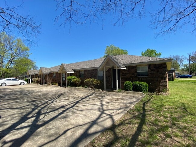 TWO BEDROOM DUPLEX IN FARMINGTON AR!! - TWO BEDROOM DUPLEX IN FARMINGTON AR!!