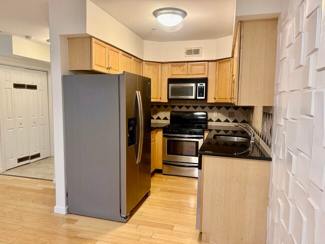 Photo - 301 61ST St Unit 1C