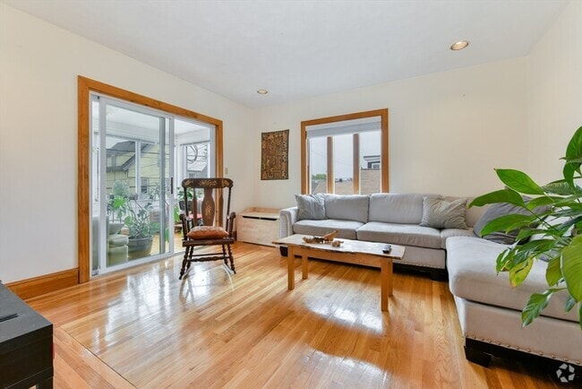 Building Photo - 33 Farragut Ave Unit 2 Rental