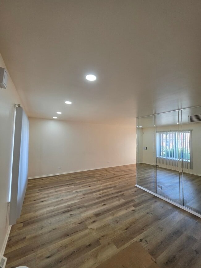 Photo - 5044 Brighton Ln