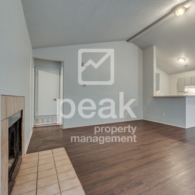 Photo - $1395! 2 Bed/ 2 Bath Duplex!