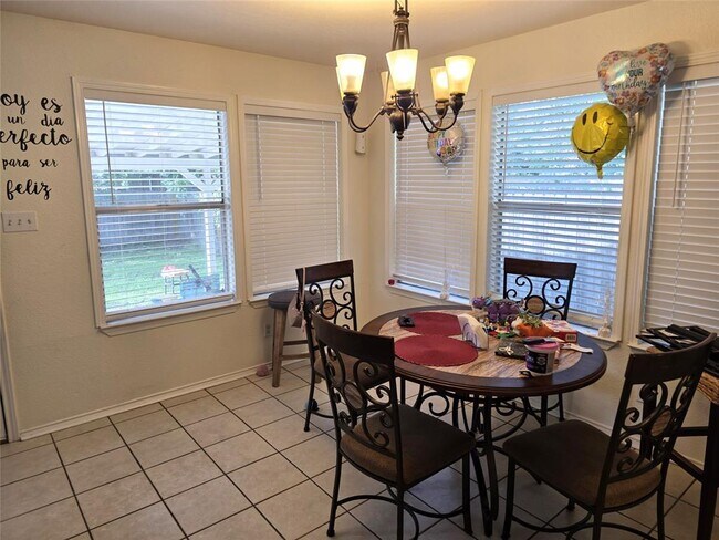 Photo - 1600 Hollow Tree Blvd
