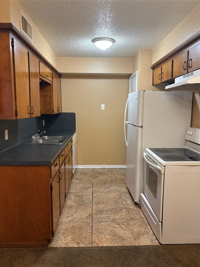 Photo - 405 Oak St Unit 104