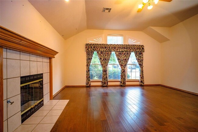 Photo - 517 Goshawk Dr