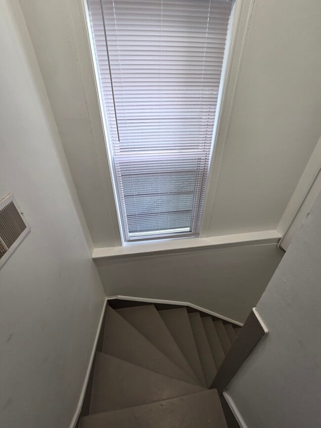 Building Photo - 3840 S Albany Ave Unit 2 F