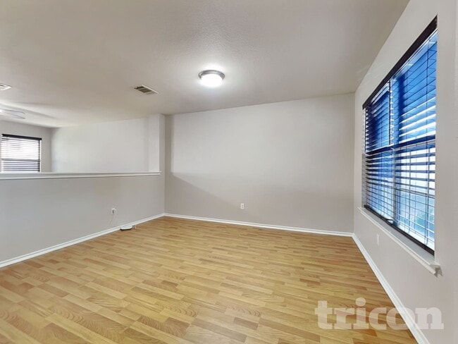 Photo - 201 Outfitter Dr