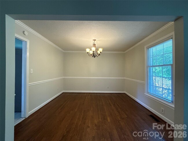 Photo - 5710 Charing Pl