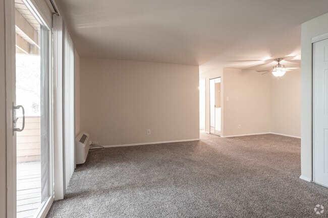 2BR, 1BA - 798SF - The Birches