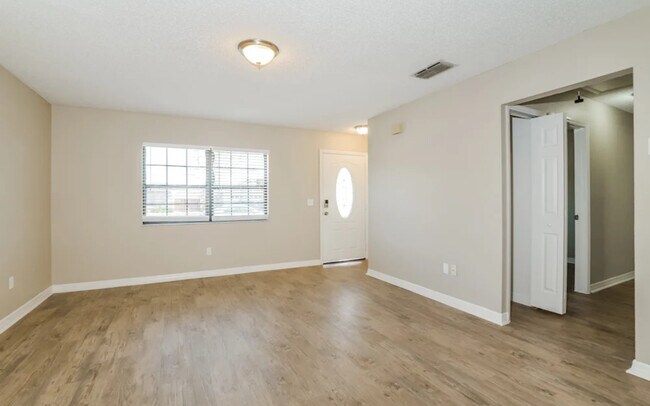 Photo - 5742 Spice St