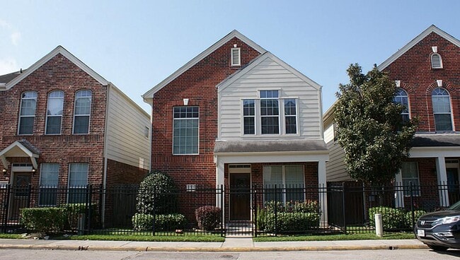 Building Photo - 1712 Aden Dr