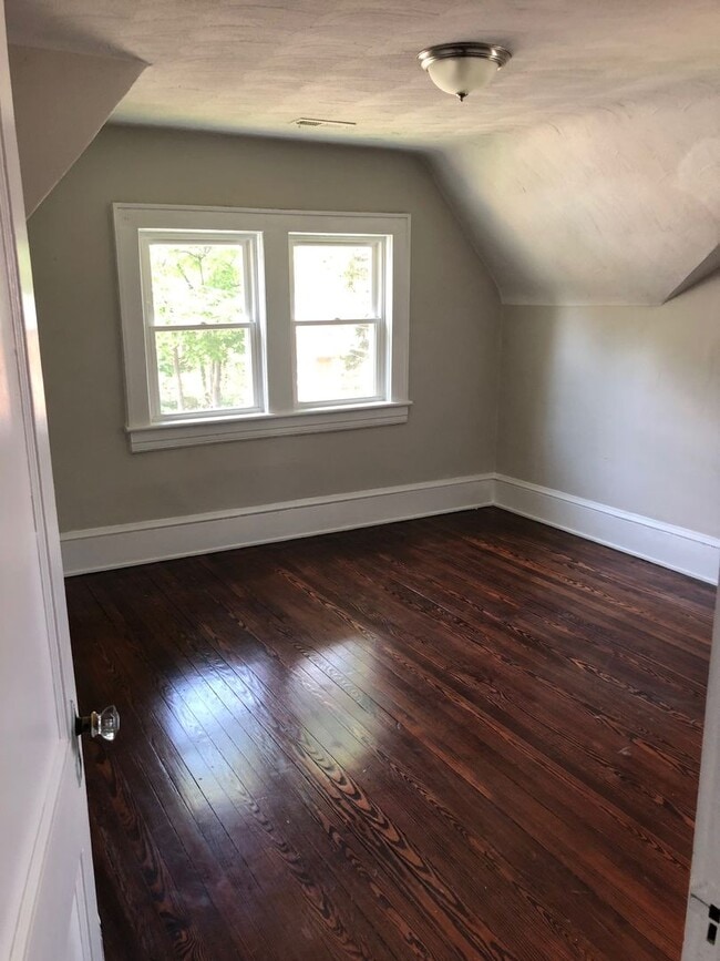 Photo - 837 30th St NW