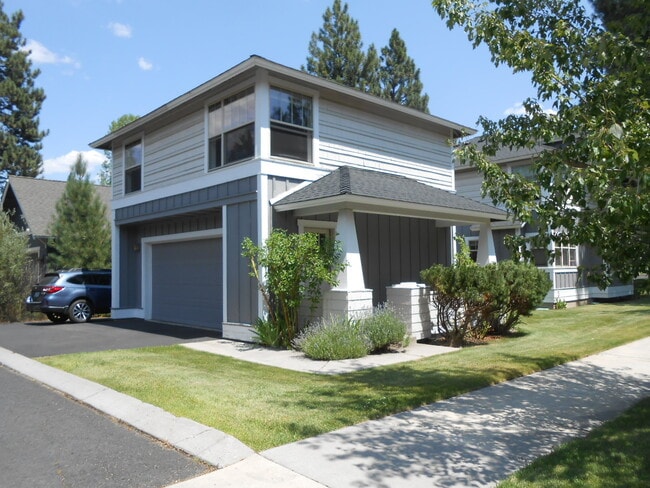 Building Photo - 1303 NW John Fremont St Rental