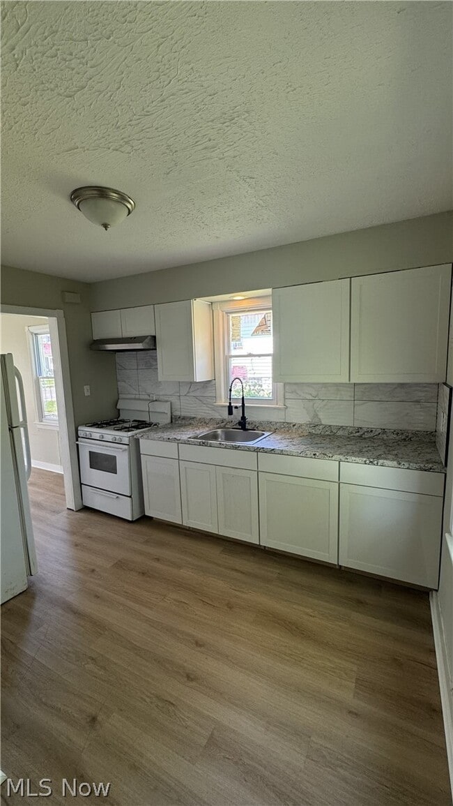 Photo - 11825 Avon Ave