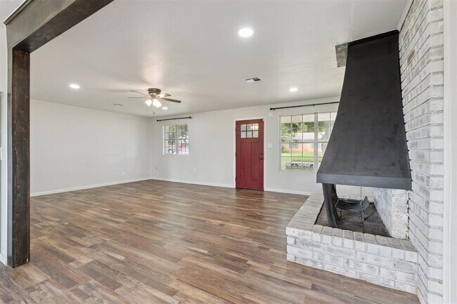 Photo - 2328 S Krowse Ave