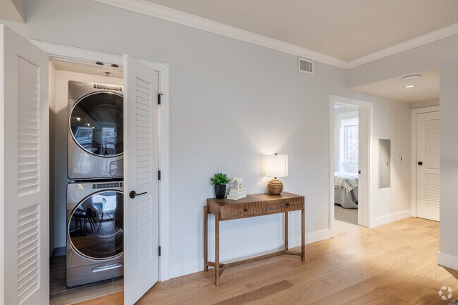 2BR, 2BA