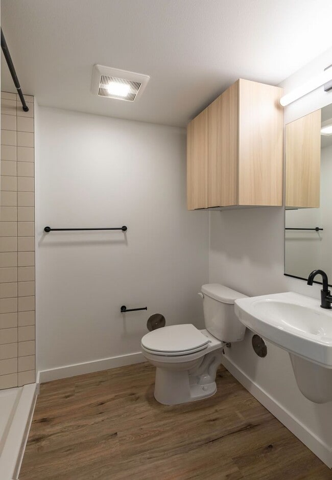 Photo - CHRONICLE: Stylish Wallingford Studios with Full Appliance Package & Premium Amenities