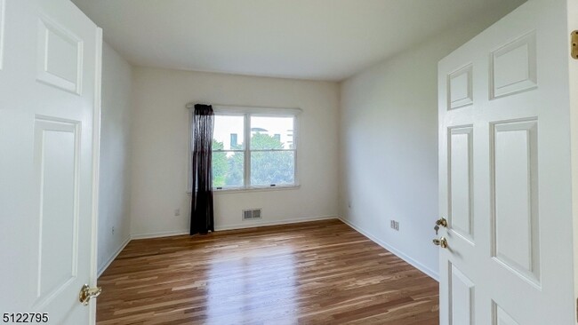 Photo - 9 Collins Dr