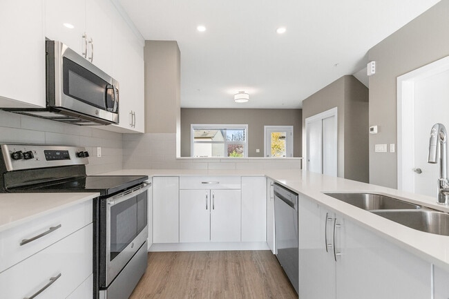 Photo - 1631 Hammond Cres NW Unit 25