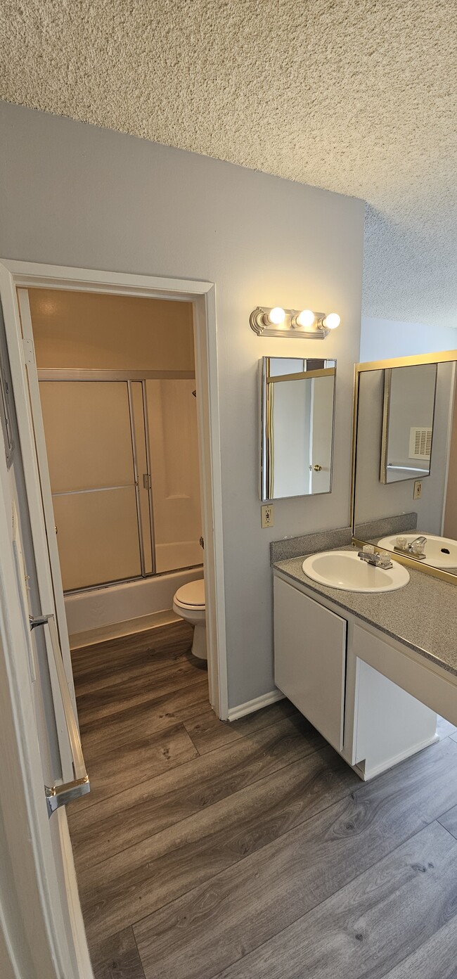Burbank Oaks Apartments
