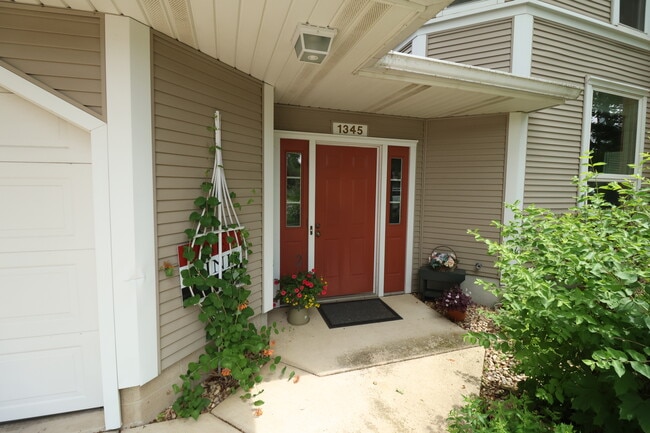 Building Photo - 1345 Blue Mounds St