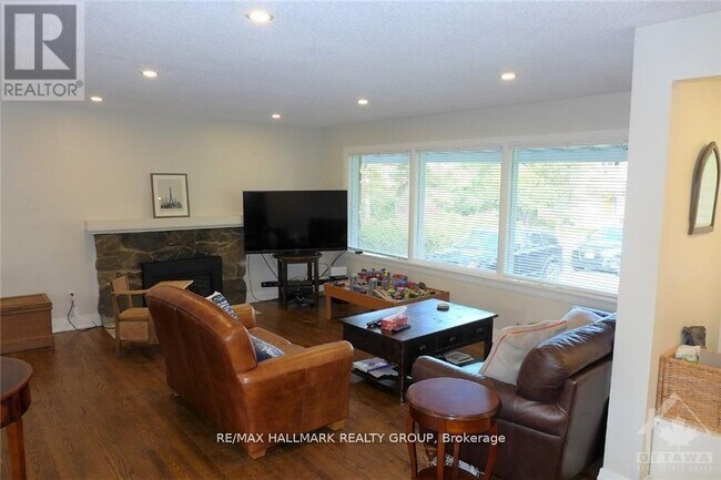 Photo - 186 Balmoral Pl