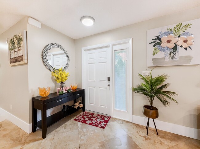 Building Photo - Discover the perfect Naples Park rental just minutes from the beach.