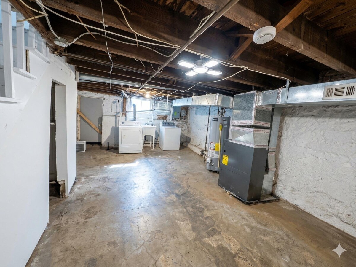 Photo - 2518 Barclay St