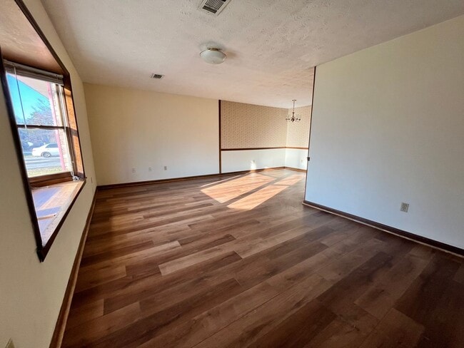 Building Photo - 135 Williamson St Unit B