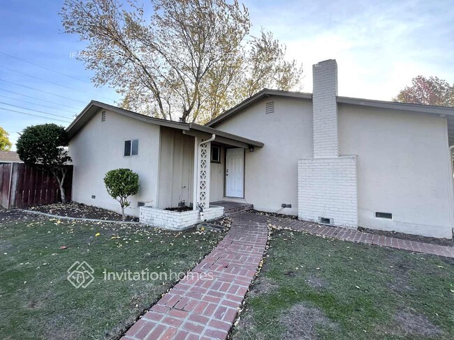 Building Photo - 242 College Ave