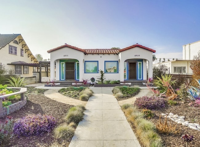 Building Photo - 4909 S Gramercy Pl Unit 4909