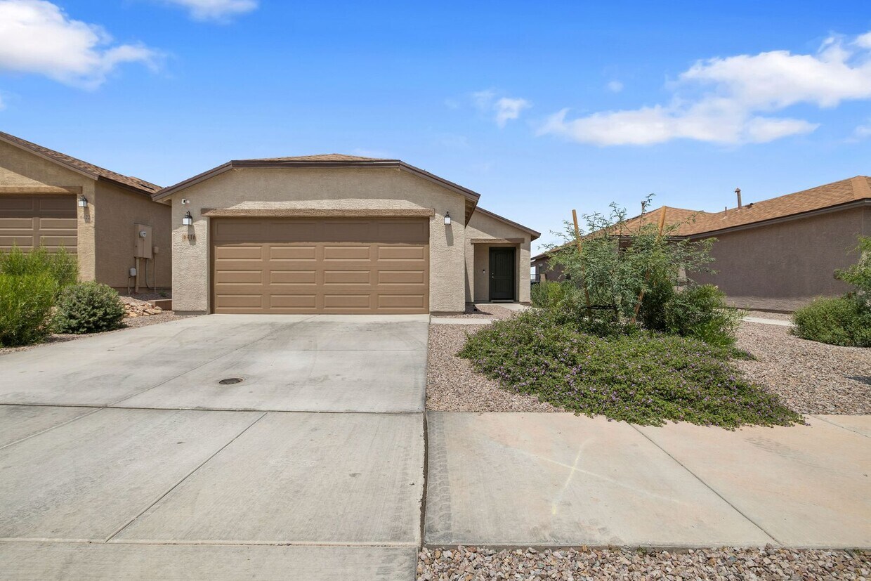 New home in Valencia Crossing! - New home in Valencia Crossing!