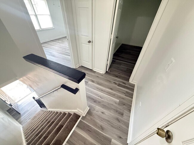 Photo - 845 Burns Walk Ct NW