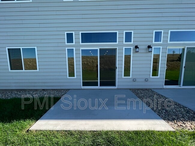 6171 S Alki Pl