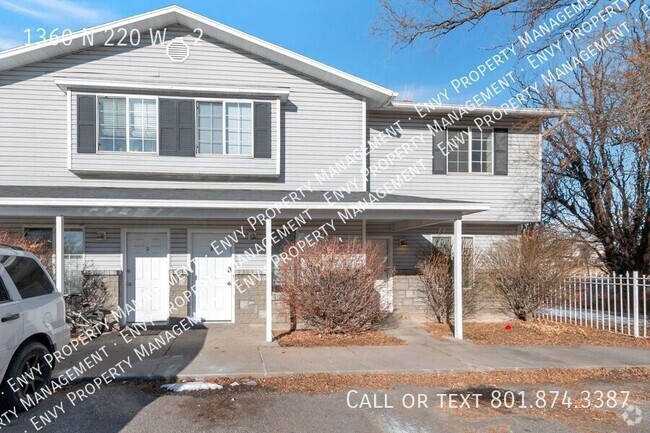 Building Photo - Cozy 2 Bed, 2 Bath Home with Stylish Floor... Unit 2