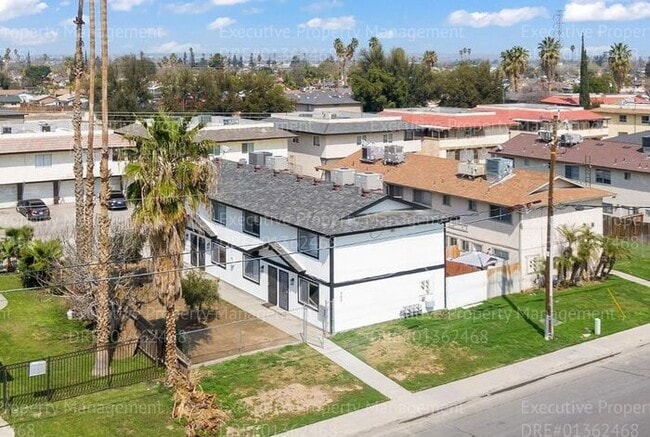 Photo - Townhouse. 2 bedrooms 1.5 bath call ASK AB...