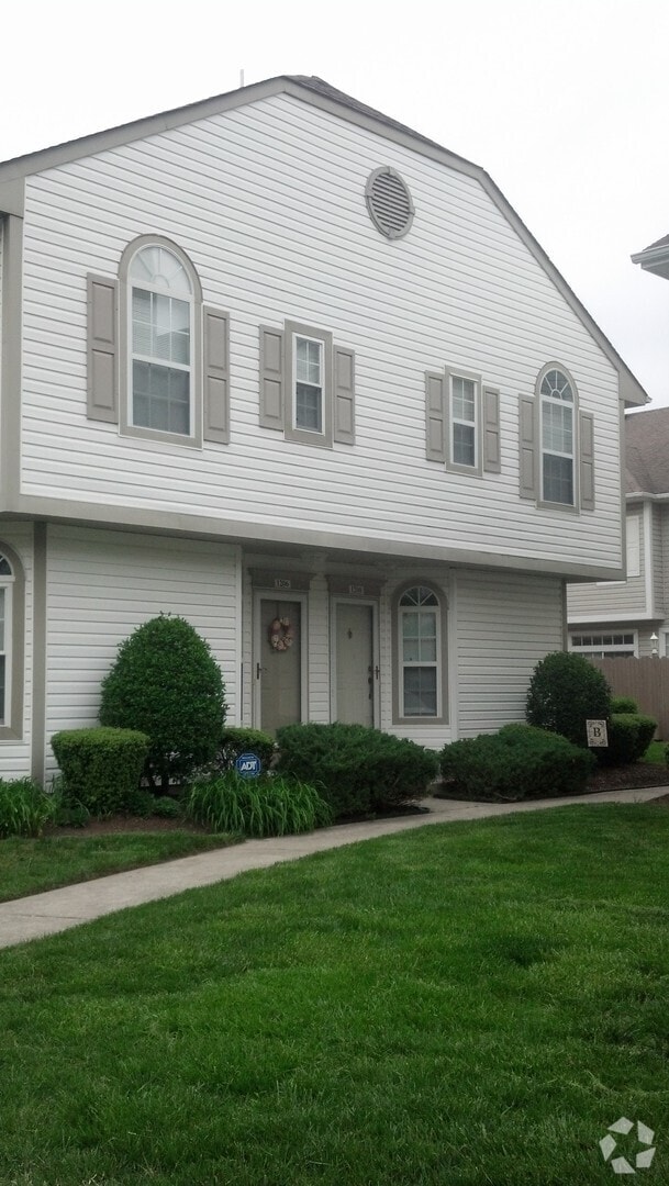 Building Photo - Beautiful 2 Bedrooom Condo