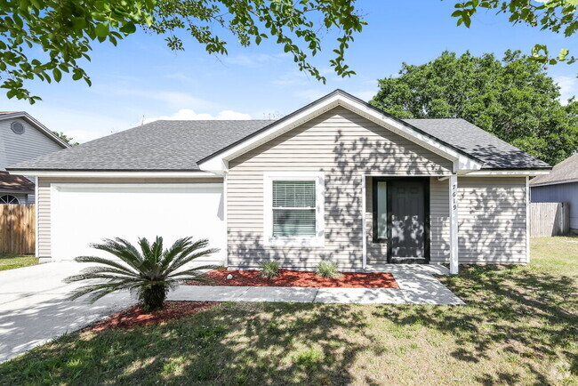 Building Photo - 7619 Pimmit Hills Dr Rental