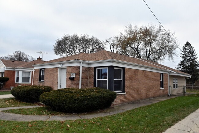 Building Photo - 2710 Reuter Ave