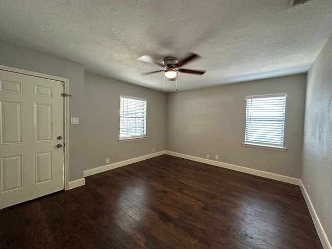 Photo - 220 S Shore Pl