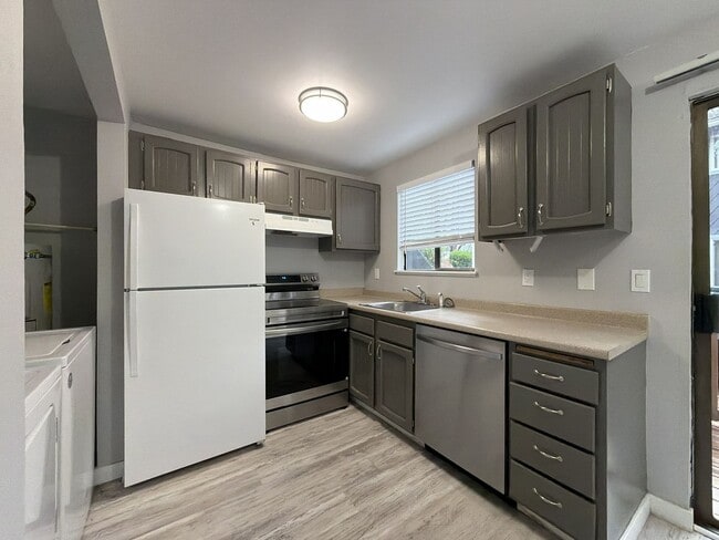 Photo - 4911 SW Beaverton Hillsdale Hwy Unit #B