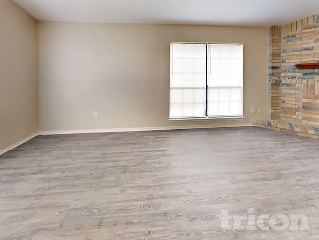 Photo - 7811 Bluff Trail Dr