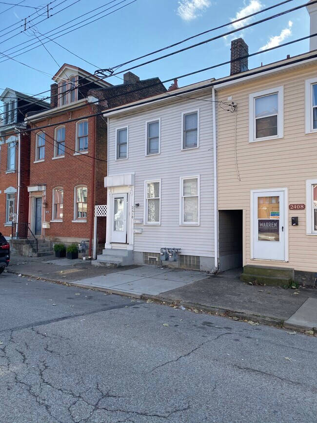 Building Photo - 2410 Jane St Unit 1