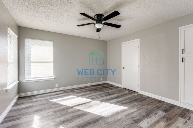 Photo - 232 Alexandria St