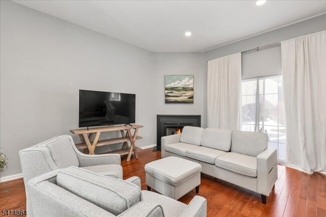 Photo - 40 Primrose Ln