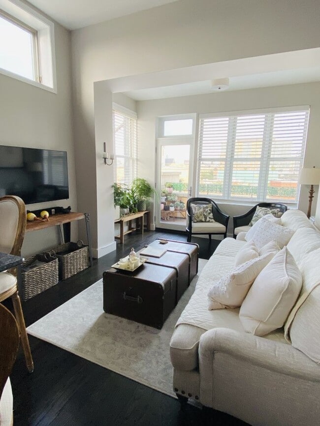 Photo - 744 N May St Unit 401