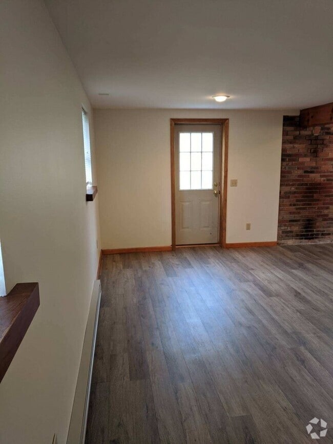 Building Photo - 4250 E Lake Rd Unit 2 Rental