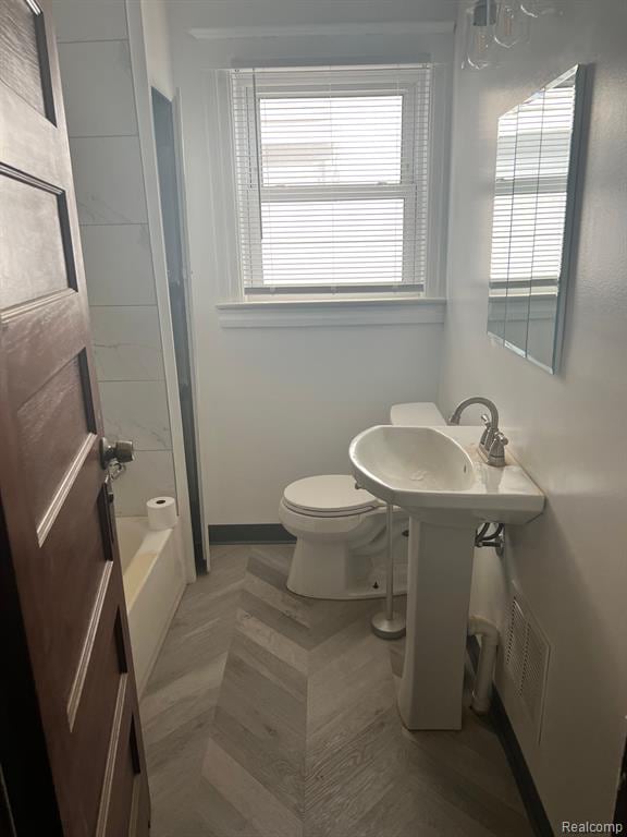 Photo - 2925 Helen St